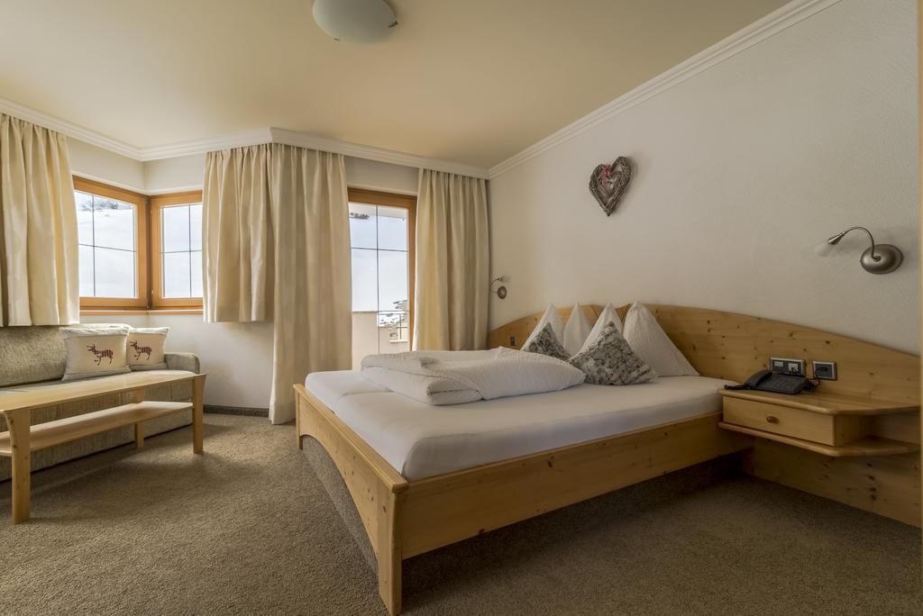 Hotel Garni Chasa Nova Samnaun Kültér fotó