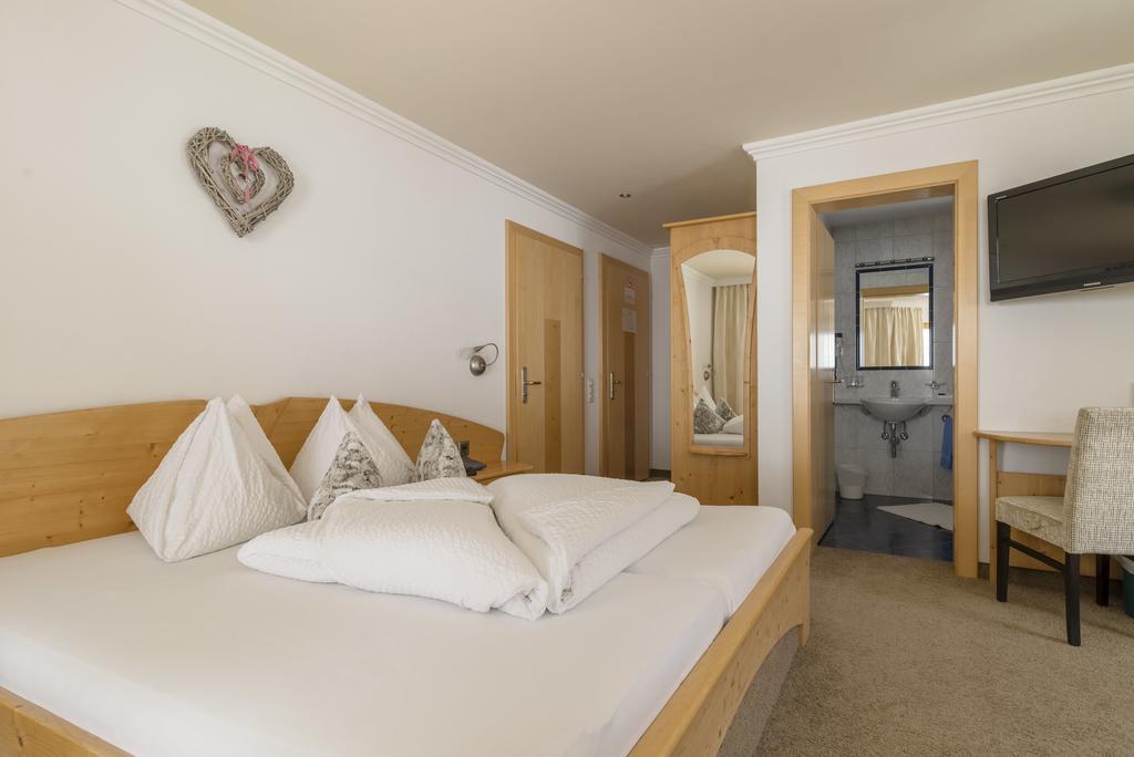 Hotel Garni Chasa Nova Samnaun Kültér fotó